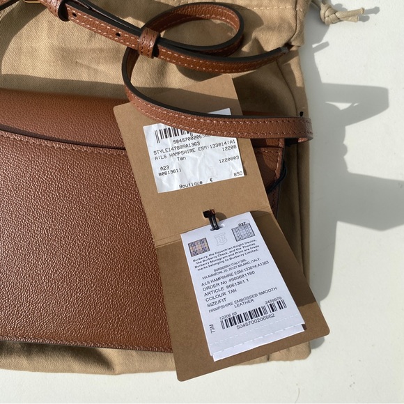 SOLD‼️NWT Burberry Hampshire Small Embossed Crossbody Bag or Clutch - Picture 7 of 10